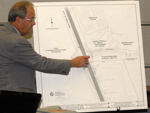 Traffic engineer Wayne Higgins explains aspects of roundabout design.