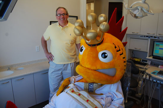 While Elvis was at the blood drive, he also took the opportunity jump in the chair and let Dr. James Fulmer DDS take a look.
