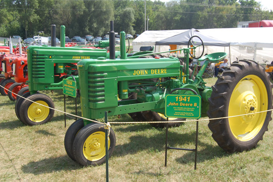 2014-fair-antique-farm-2