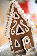 hill-country-market-gingerbread-house-web