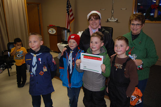 Village Trustee Cloria Walter presents the co-third place award to Cub Scout Pack 385.