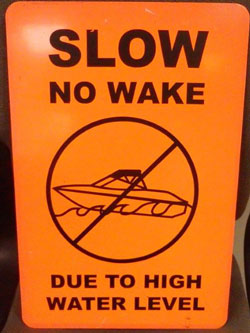pl-slow-no-wake-sign